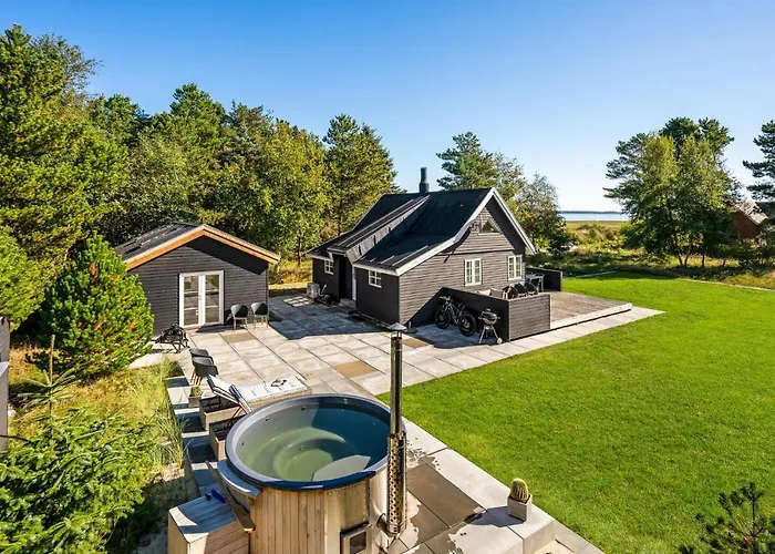 3 Bedroom Cozy Home In Blavand Ho photo
