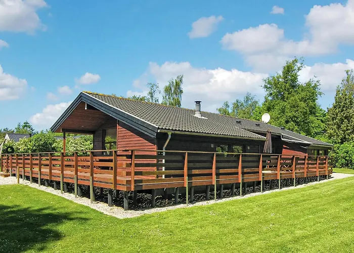 4 Bedroom Awesome Home In Tranekaer Skattebolle photo