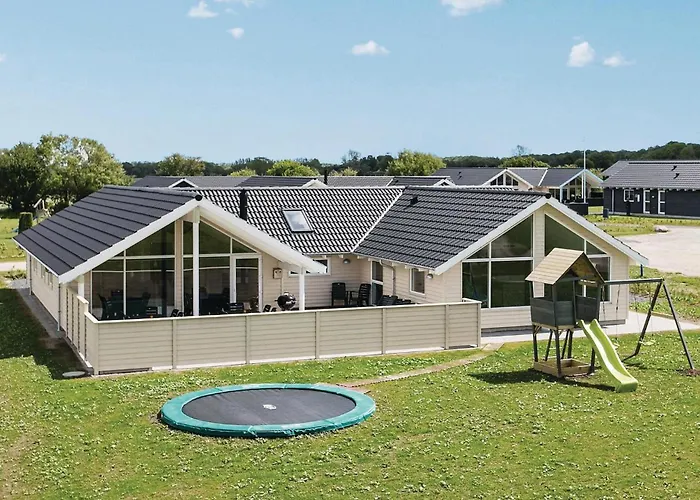 5 Bedroom Awesome Home In Bogense Skastrup photo
