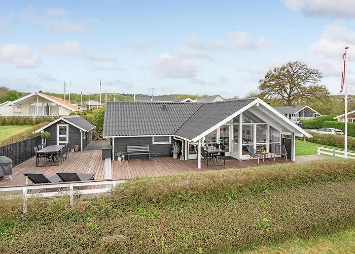 Awesome Home In Bjert With House Sea View Binderup Strand photo