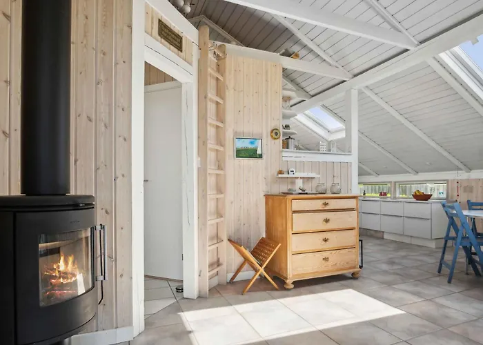 Photo de Cozy Summer House In Fons With Sea View Norre Aby